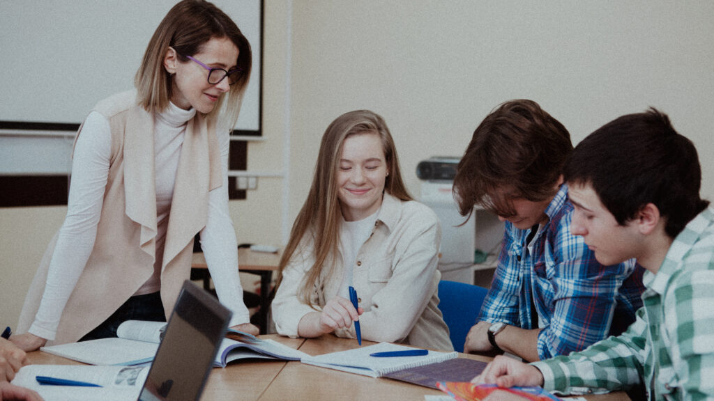 Sınav Başarısının Sırrı: Doğru Eğitim Ortamı ile Tanışın – Küp VIP Kurs Farkı